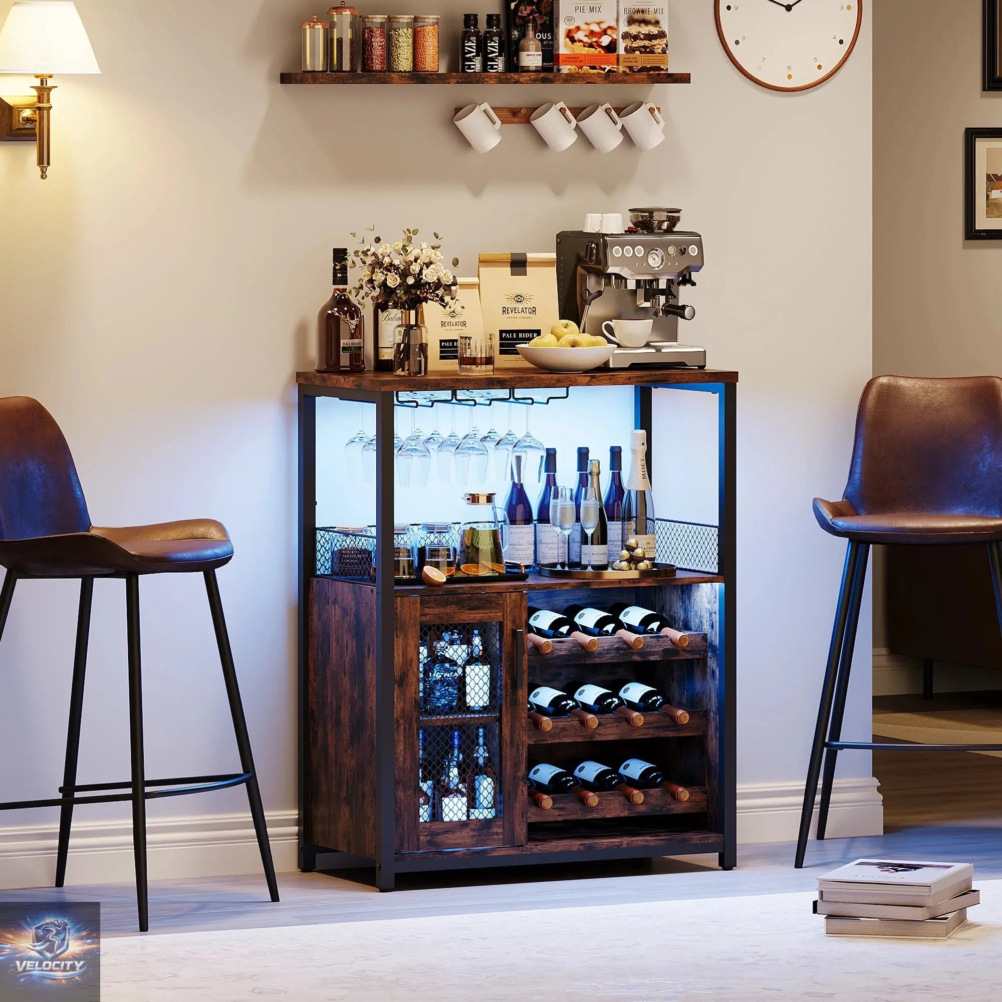 Meuble bar design avec rangements à vins et portes en verre Maison Essentielle